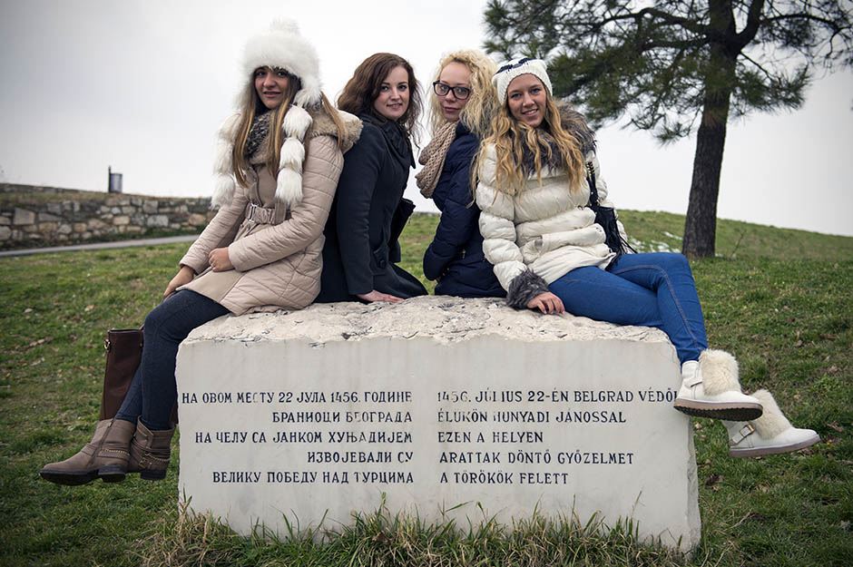 Mlade devojke iz Skorenovca ponosne na svoje poreklo.