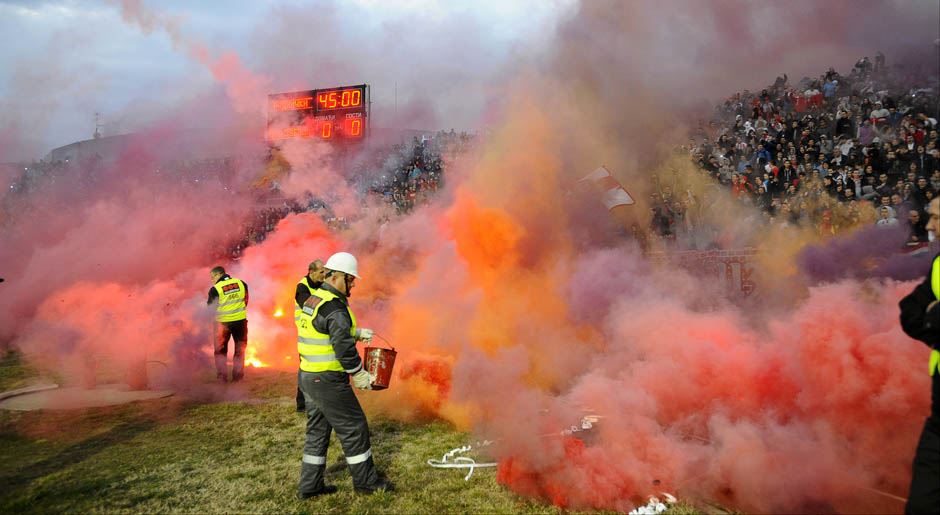 Bakljada na utakmici Radnički Niš-Crvena Zvezda