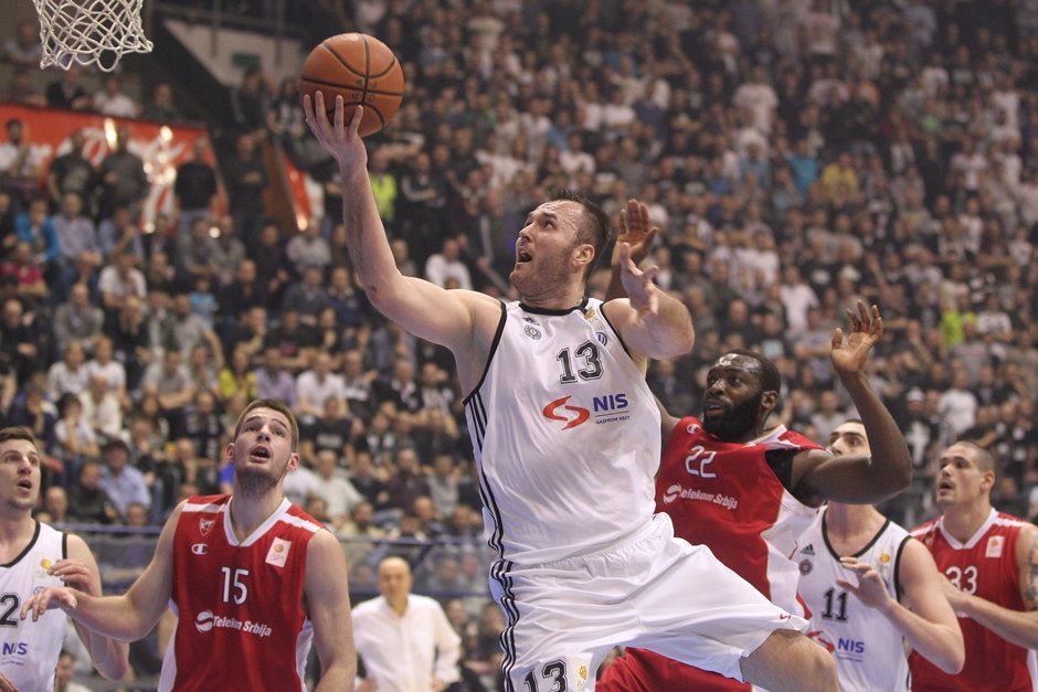 Partizan pobedio Zvezdu 77:63 u utakmic ABA lige u beogradskoj hali Pionir.