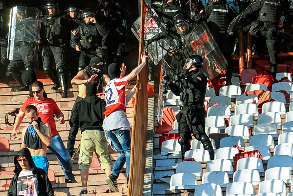 SRAMOTA: 148. večiti derbi počeo je TUČOM!