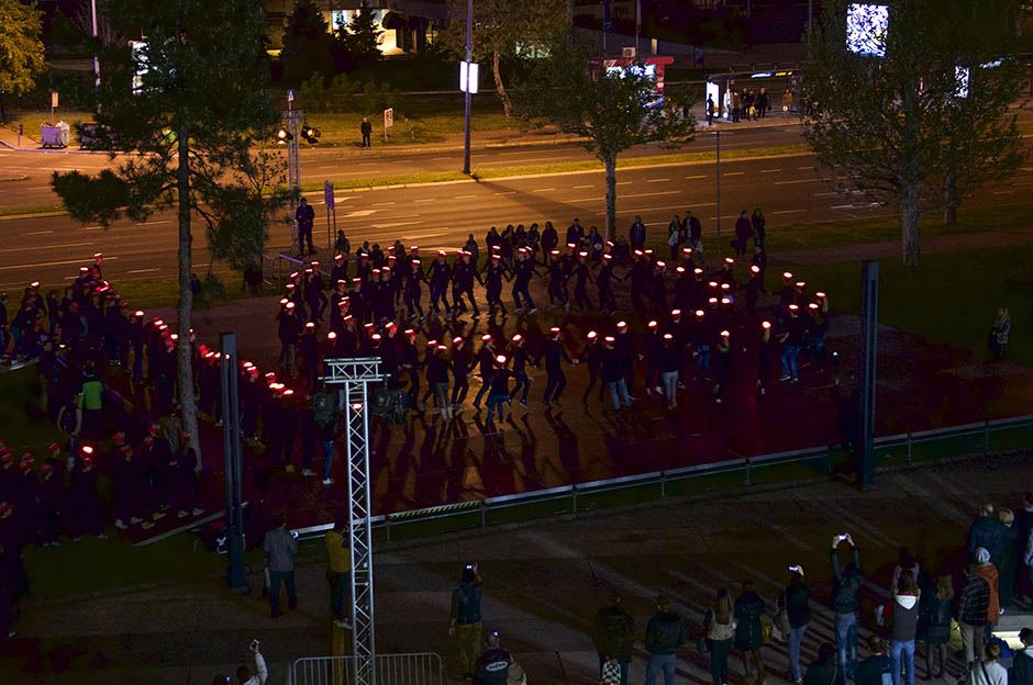 mts oduševio Beograđane nastupom iznenađenja ispre TC "Ušće".