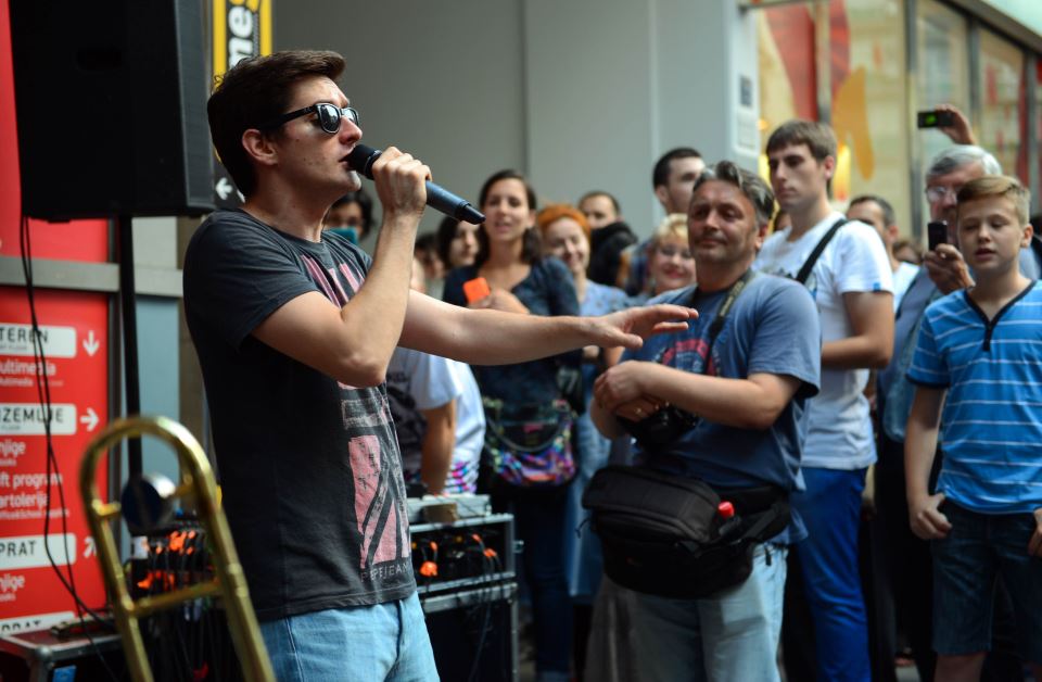 Grupa S.A.R.S. održala mini koncert na otvorenom u Beogradu.