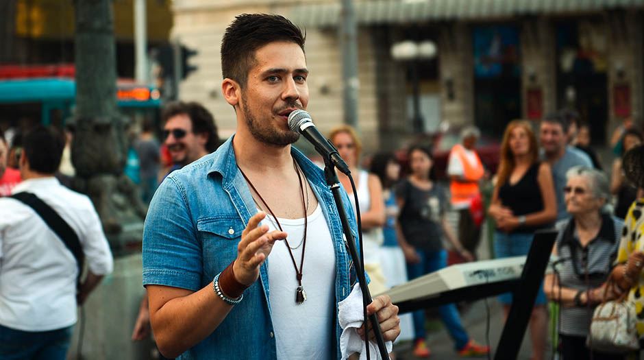 Nikola Rokvić sa plavom kosom