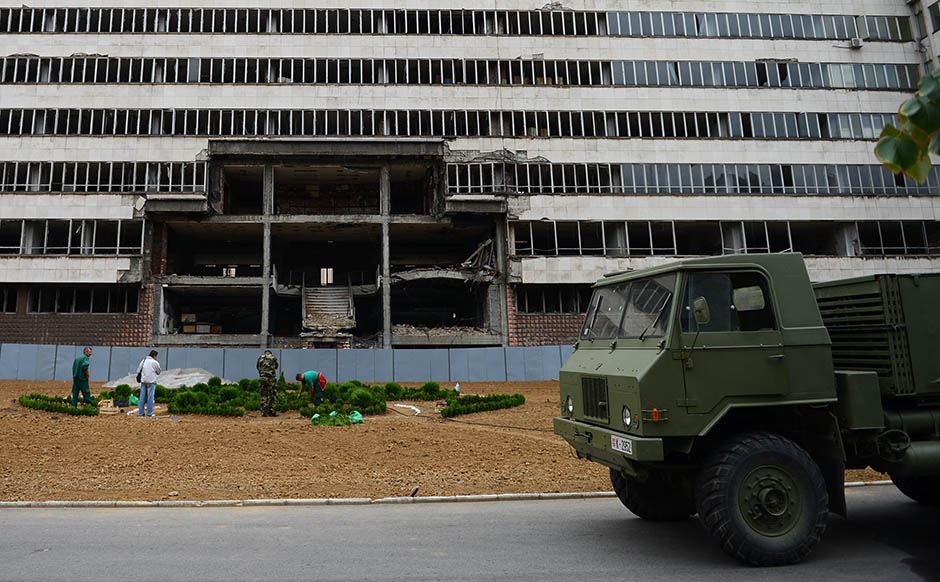 Sređuje se deo ispred zrade Generalštaba u ulici Kneza Miloša.