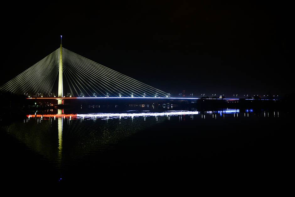 Most na Adi, Palata Albanija i Pobednik u bojama Francuske zastave