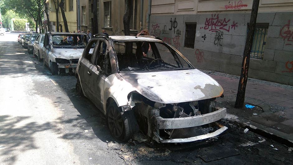 Goreli automobili na Dorćolu