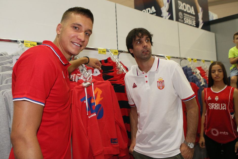 Miloš Teodosić se družio sa decom