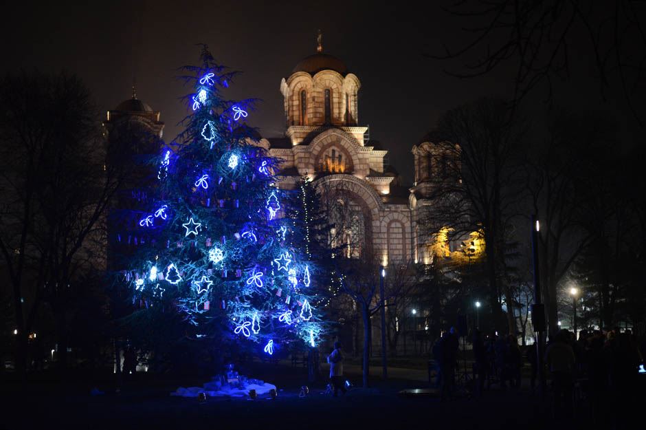 Siniša Mali i Norvežani okitili jelku na Tašmajdanu