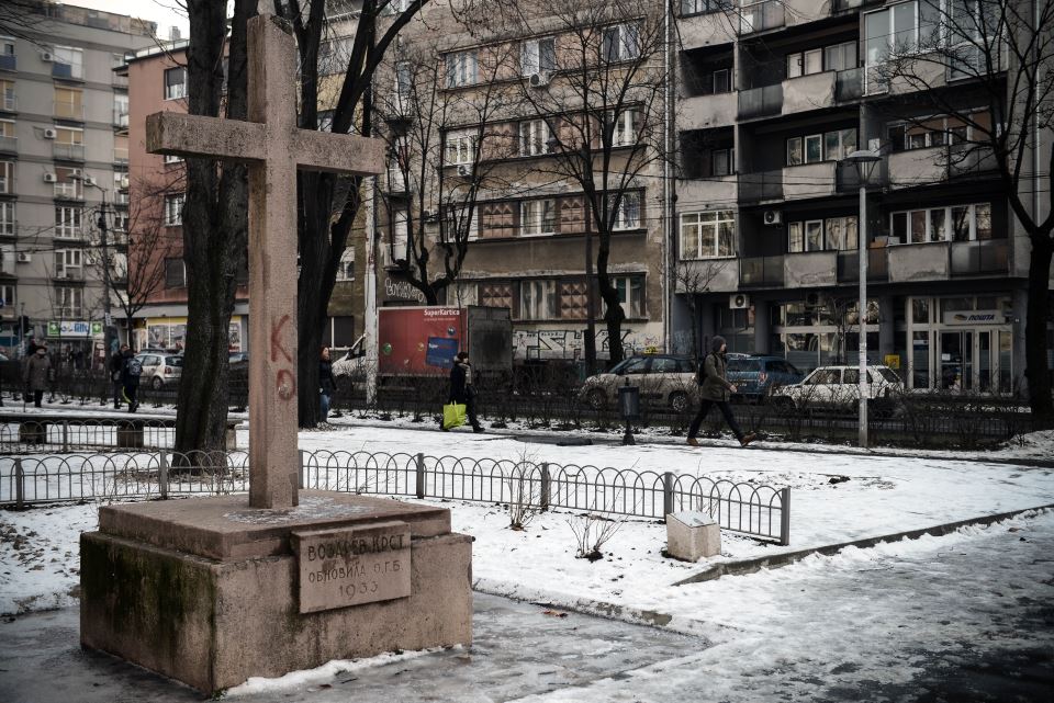 Crveni krst - Vozarev krst spomenik Beograd