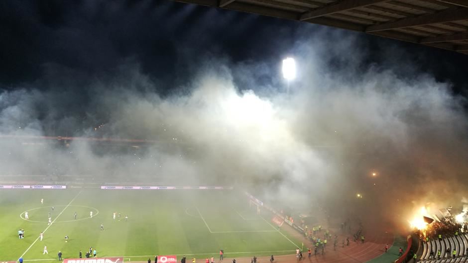 153. večiti derbi Crvena zvezda - Partizan povređeni navijači