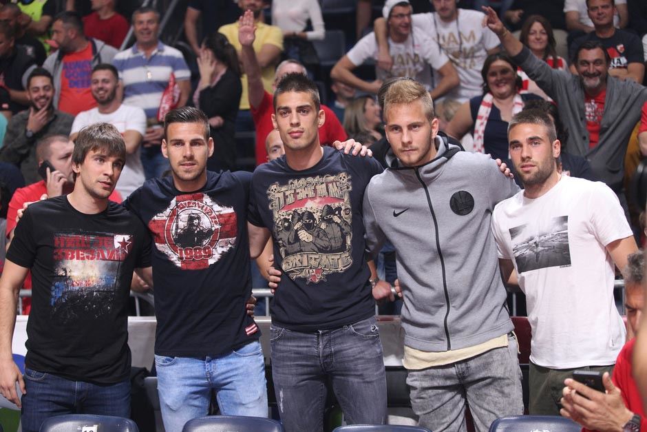 Crvena zvezda - Barselona 90:82 Fudbaleri zvezde na tribinama (FOTO)