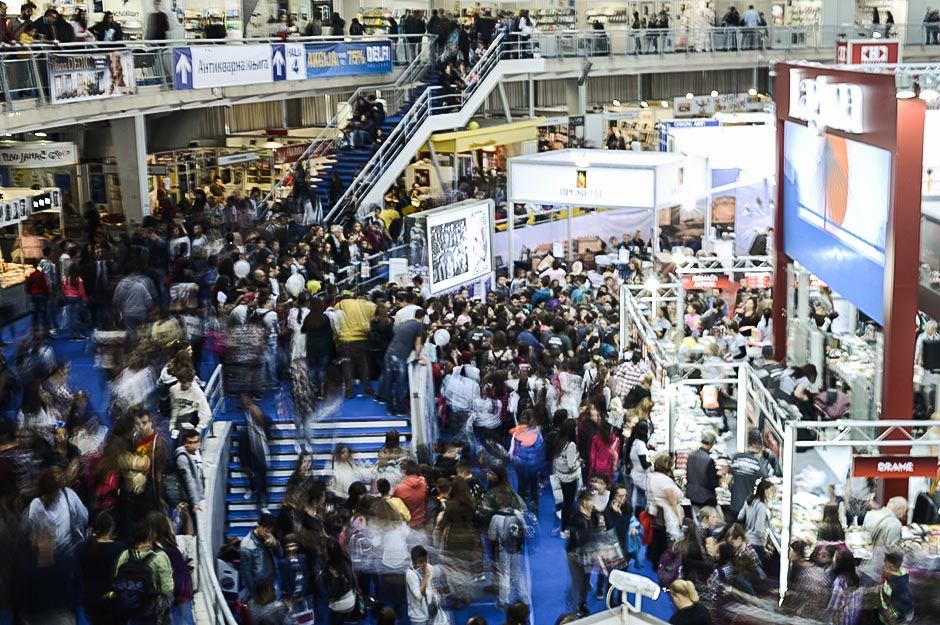 Jana Dačović na Sajmu knjiga Marčelo komentariše slikanje s popularnom jutjuberkom