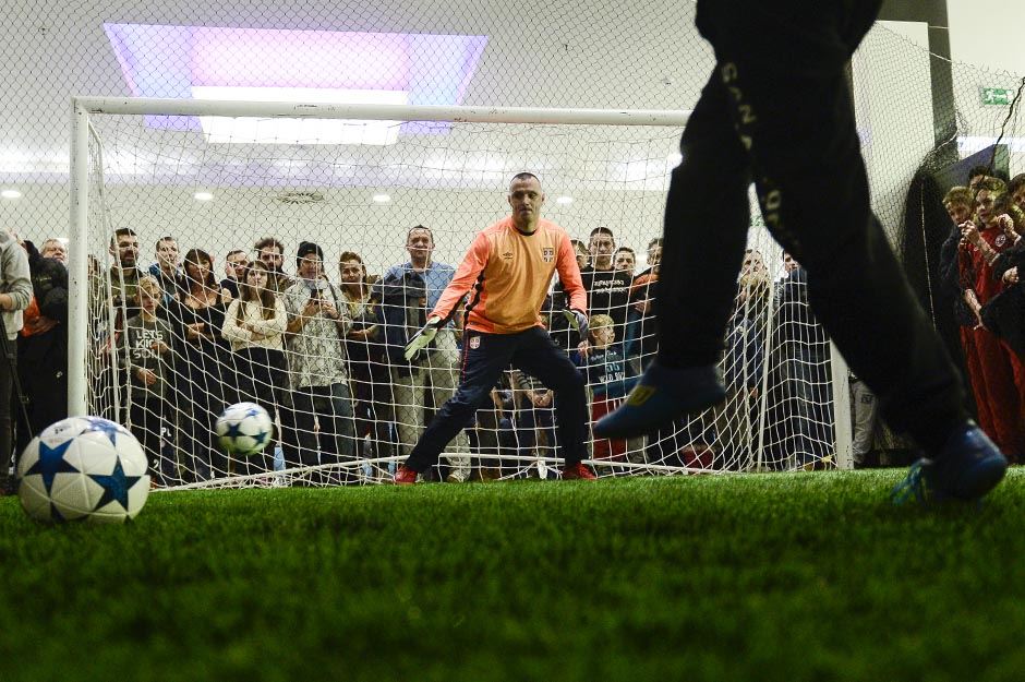 Penal za život: Milan Borjan, Ivica Kralj i Zoran Popović u TC Stadion FOTO