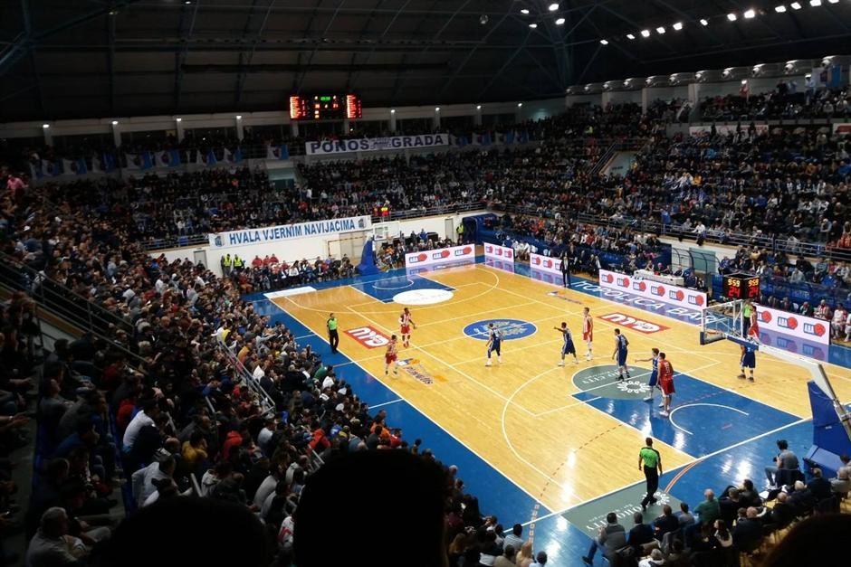 Mornar Crvena zvezda gužva u hali, hiljadu navijača ispred hale