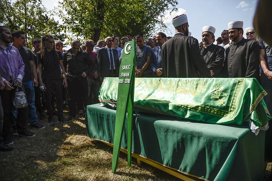 Buran život Sinana Sakića