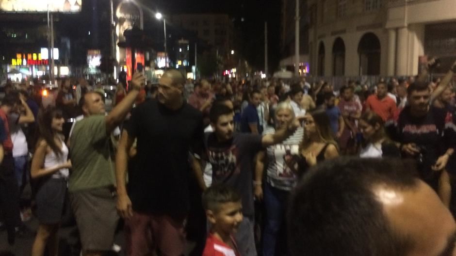 Slavlje Crvena zvezda u Ligi šampiona, s navijačima i Maik Cirbes (VIDEO)