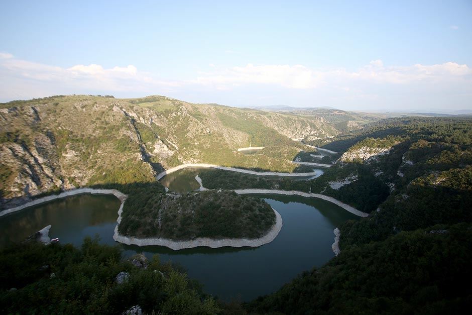 Veštačka inteligencija izabrala 5 najboljih i najjeftinijih mesta u Srbiji za izlet