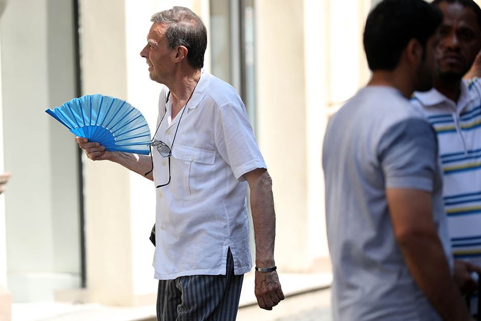 Prvi dan leta 2019: Devojke na ulicama Beograda (FOTO)