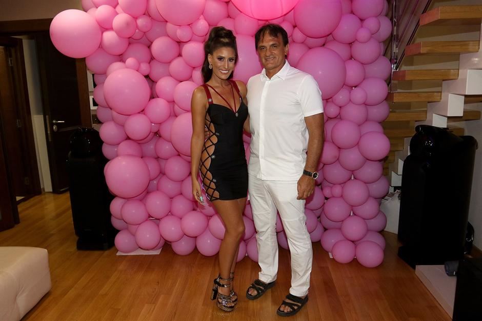 Dijana Janković u tangama na ulici