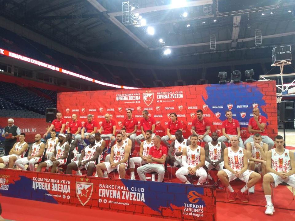 Novi dres KK Crvena zvezda za sezonu 2019/20, proizvođač Nike i dve zvezdice na dresu