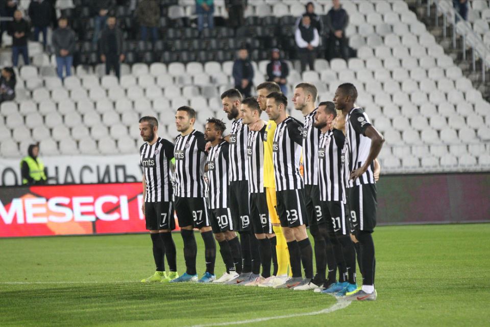 Da li se gasi FK Inđija?