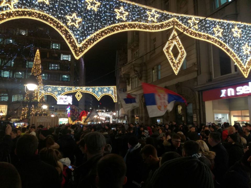 Beograd Prajd - Napadnute kancelarije Prajda tokom protesta zbog zakona o slobodi veroispovesti