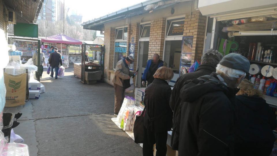 Korona virus Beograd slike sa pijace slike ljudi na pijaci u vreme korona virusa