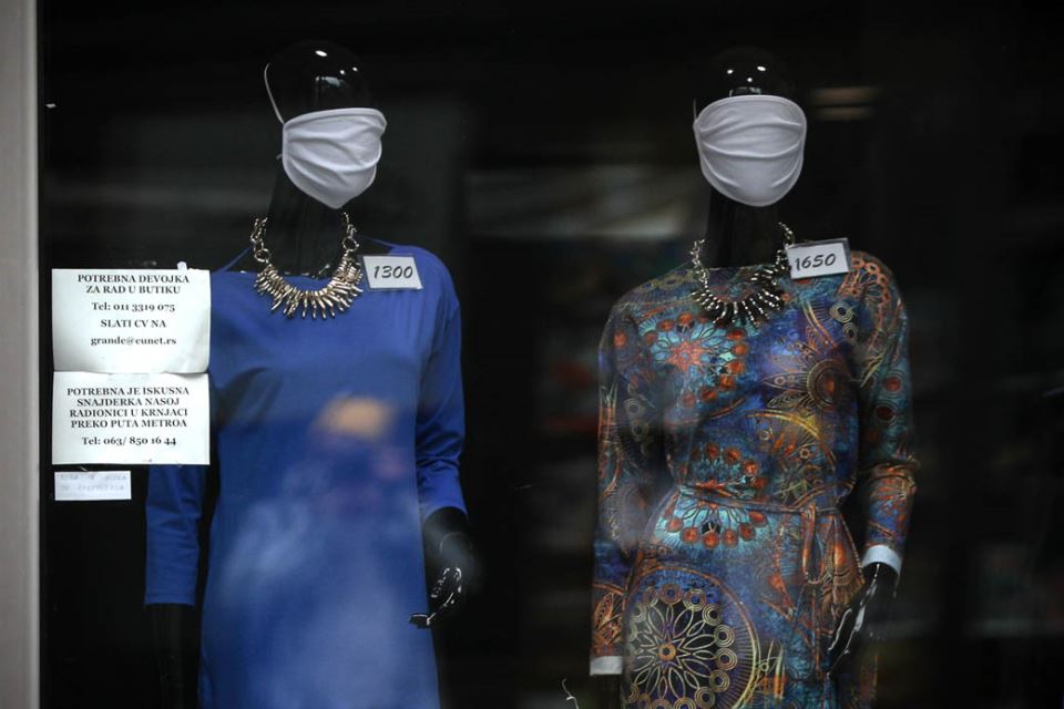 Radno vreme prodavnica: Butik u Beogradu poklanja zaštitnu masku uz kupljenu haljinu FOTO