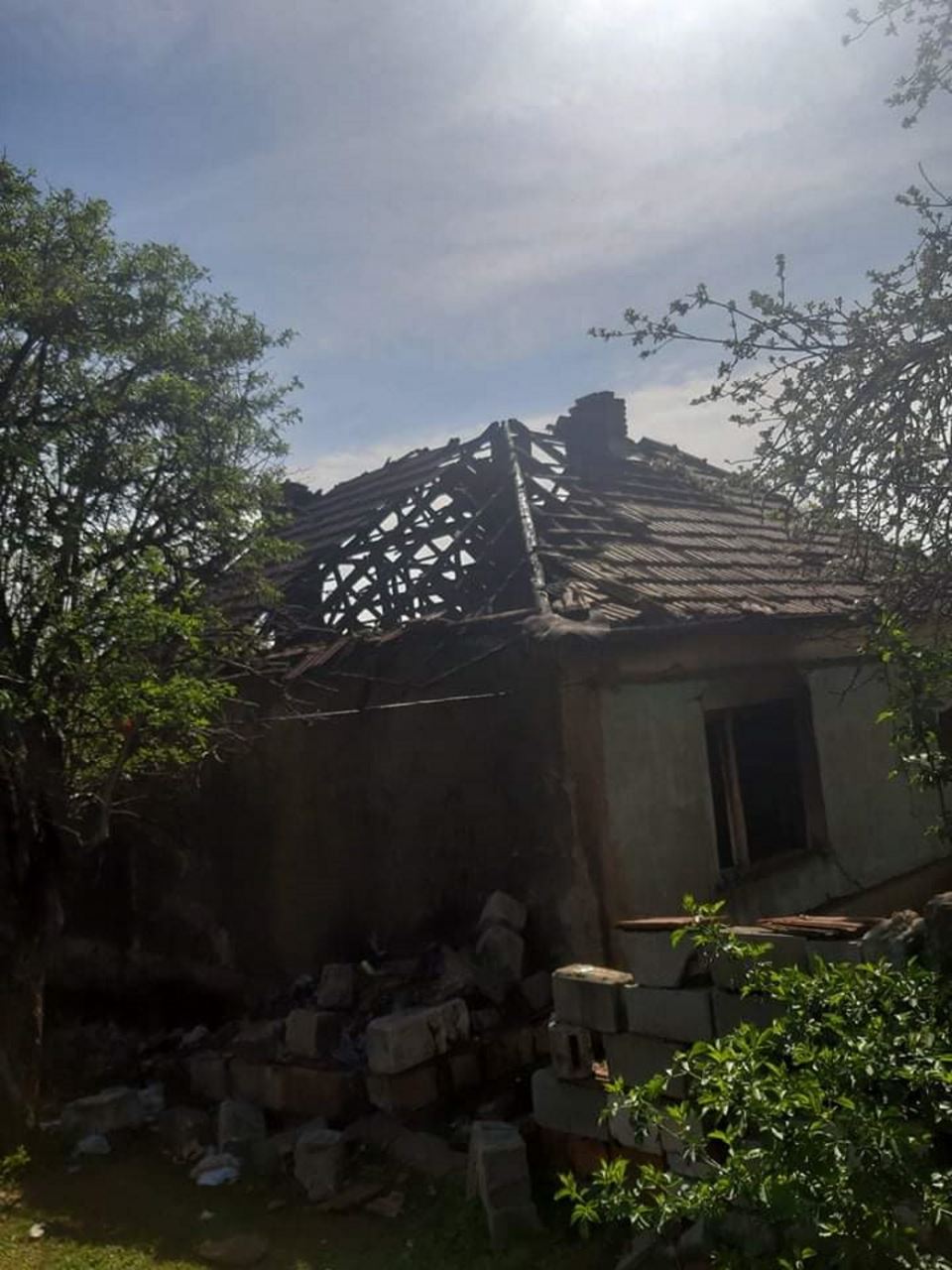 Kosovo Srbi zapaljena srpska kuća kod Obilića Crkvena Vodica zaseok Janina voda