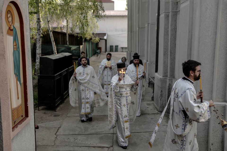 Uskrs 2020: Vaskršnja liturgija u crkvama bez prisustva vernika FOTOGRAFIJE