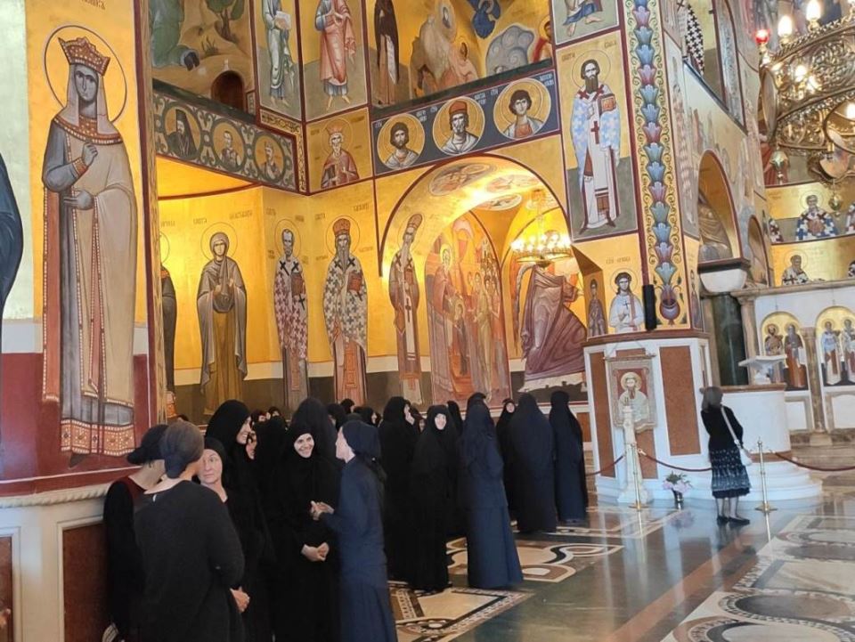 Policija u Podgorici privela sveštenika na saslušanje