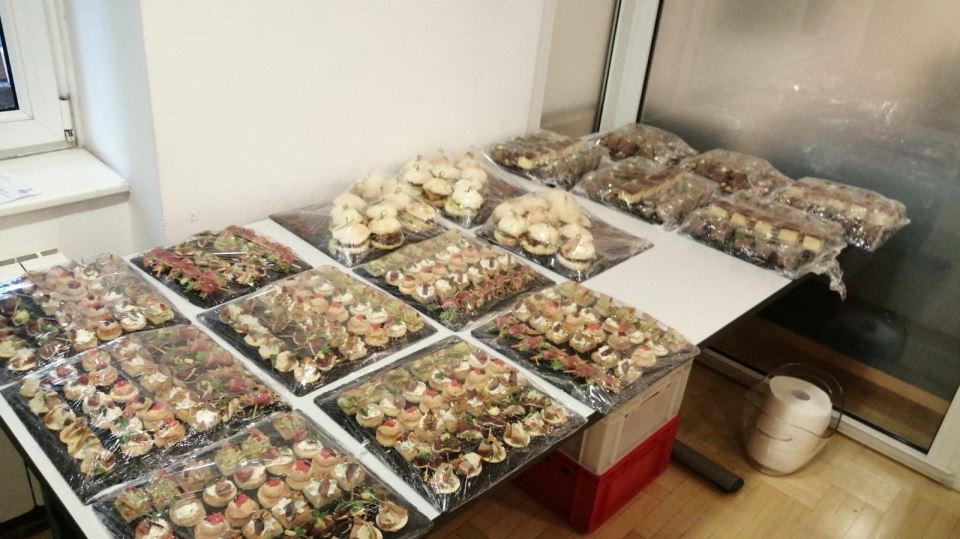 Izbori 2020 rezultati: Posluženje u štabovima prase, pečenje, kiflice i pivo! FOTORGAFIJE