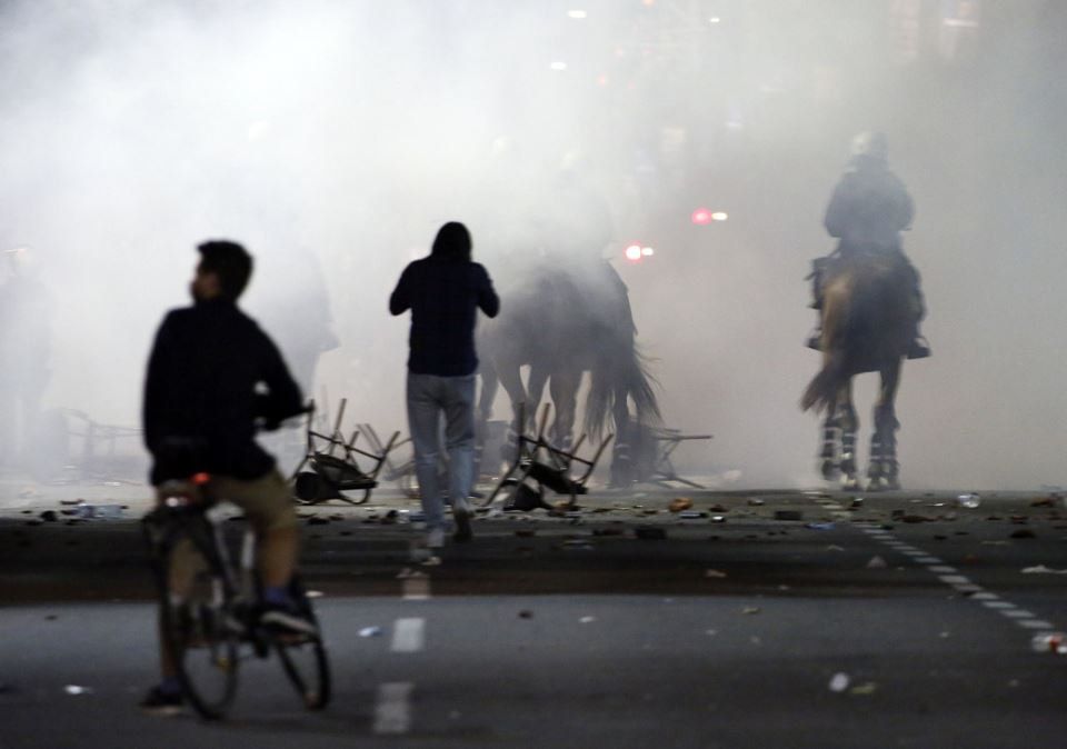 Beograd Skupština Srbije protesti policijski čas policija demonstranti organizatori video foto