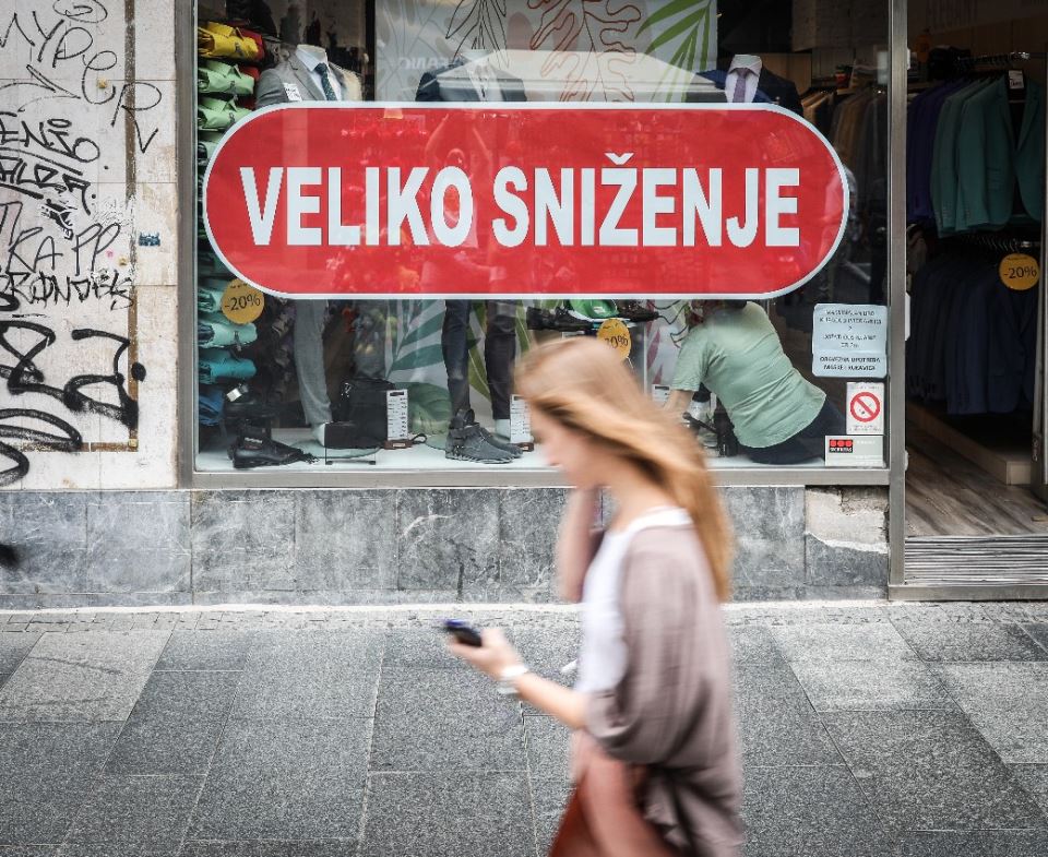 Sniženja rasprodaje odeća garderoba Beograd radnje fotografije