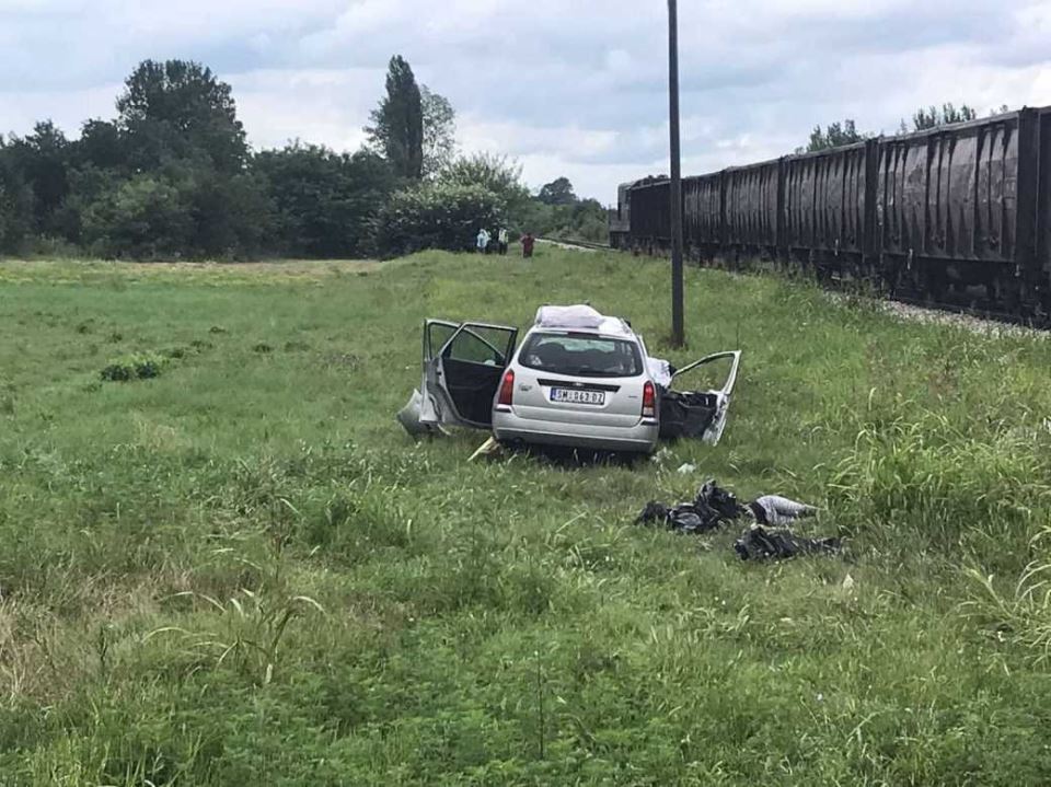 Nesreća kod Šapca - voz naleteo na automobil - priča meštana - najnovije vesti