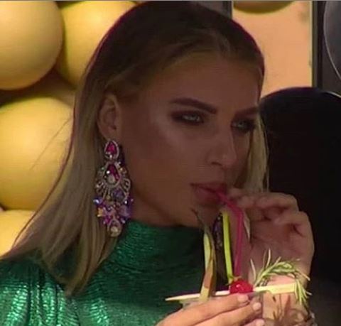 Milica Kemez sa šiškama