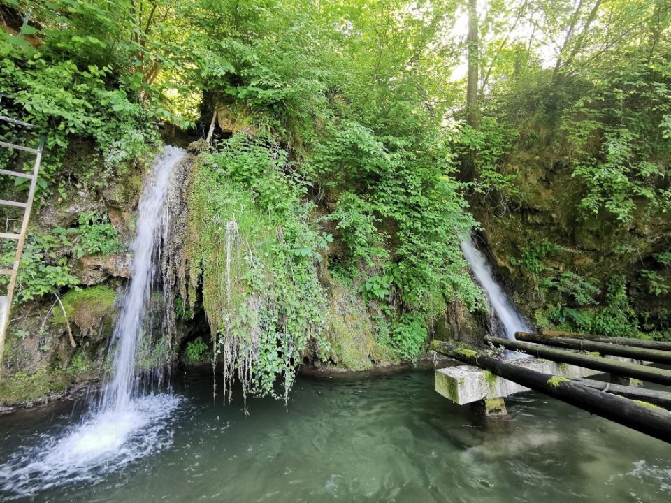 Zapadna Srbija vodopad reka Petnica pećina Potpeć priroda