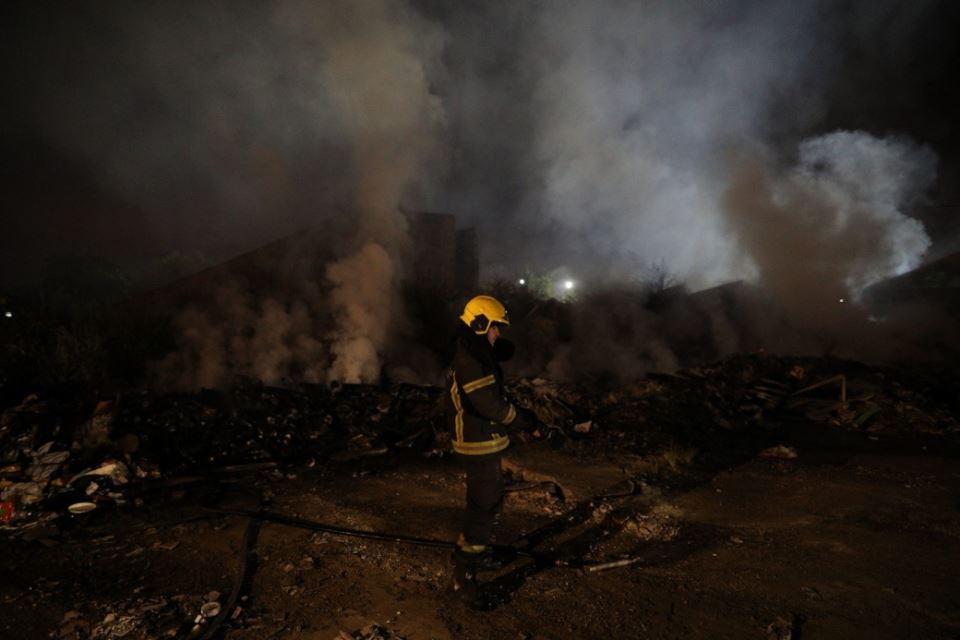 Beograd - Požar -  Vatrogasci - Gori u ulici Vuka Vrčevića
