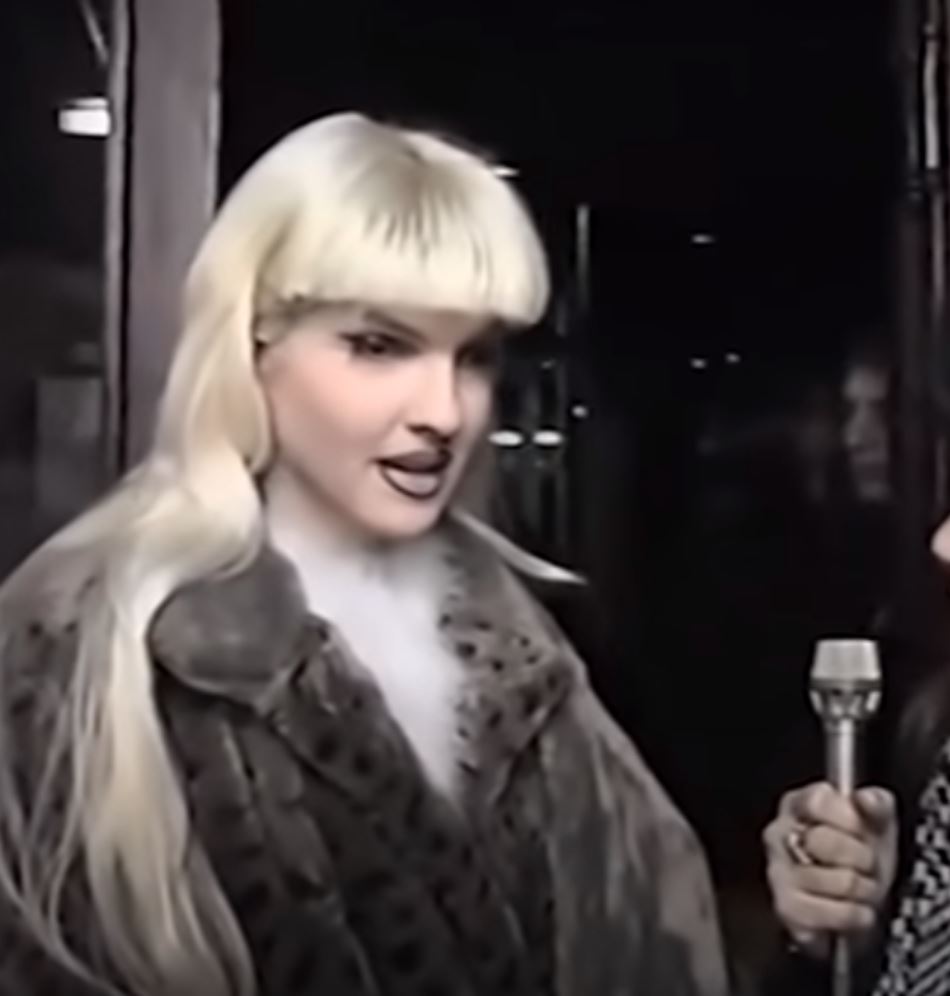 Jelena Karleuša u tangama na motoru