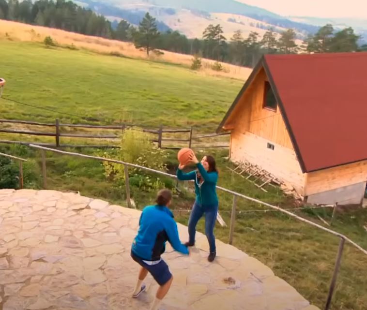 Pevači i pevačice koji su dobili tužbu zbog pesama