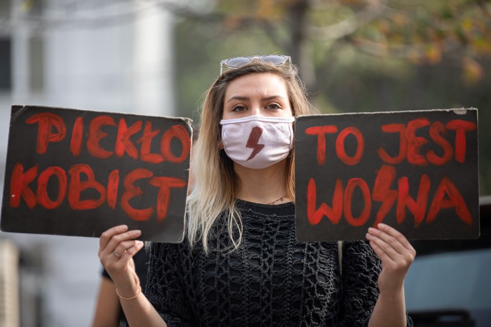 poljska zabrana abortusa protest beograd ćene u crnom fotografije