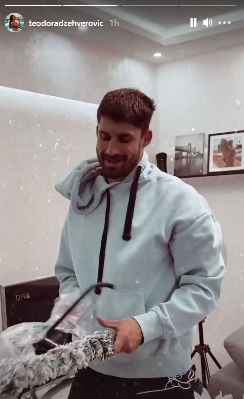 teodora dzehverovic i nino celebic kite jelku nova godina foto