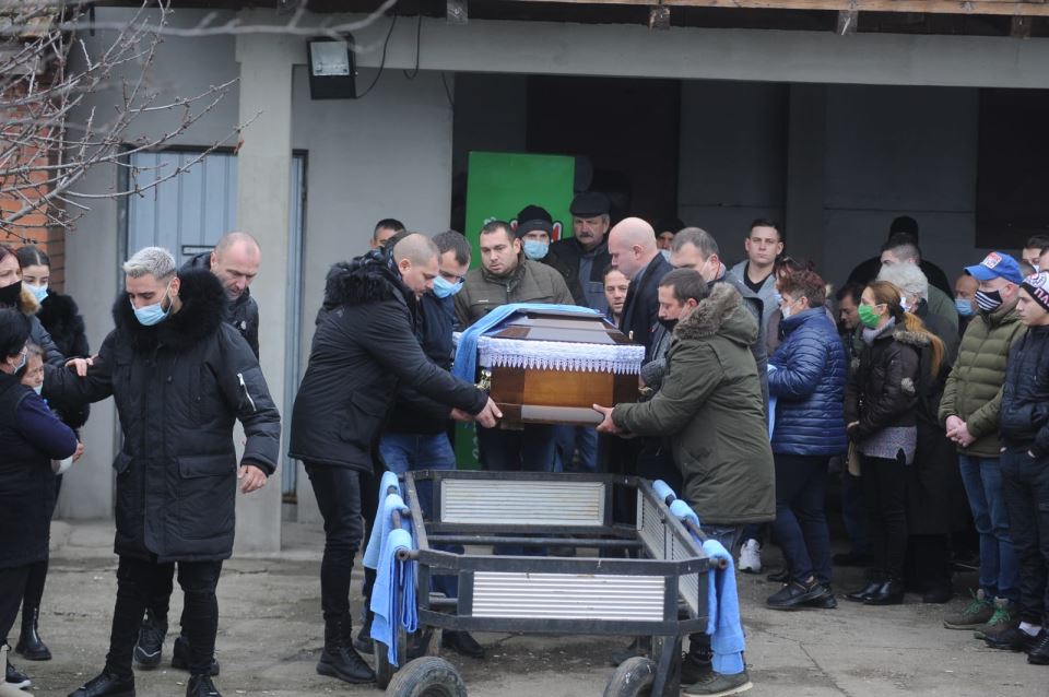 darko lazic pozar na grobu milan lazic