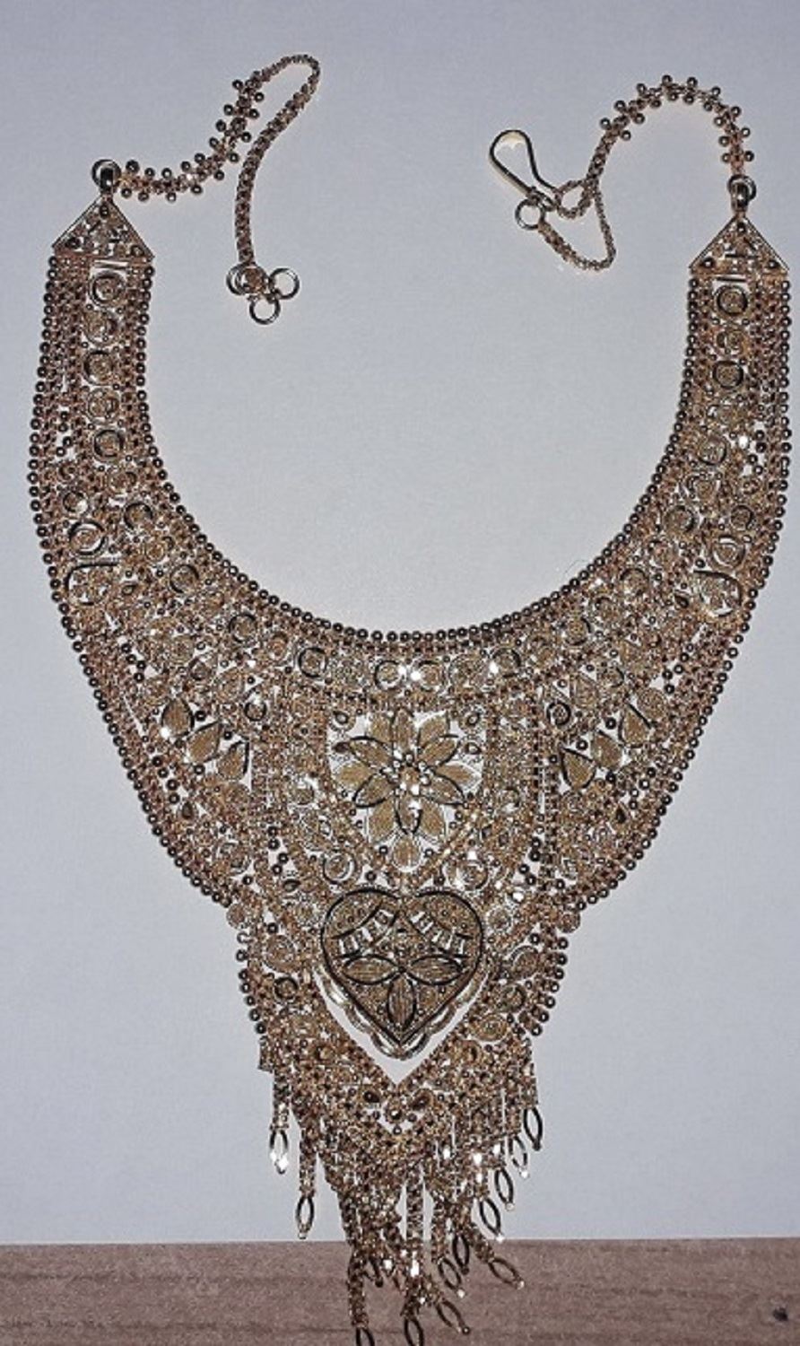 granica zlato šverc stavila u grudnjak pola kilograma zlata