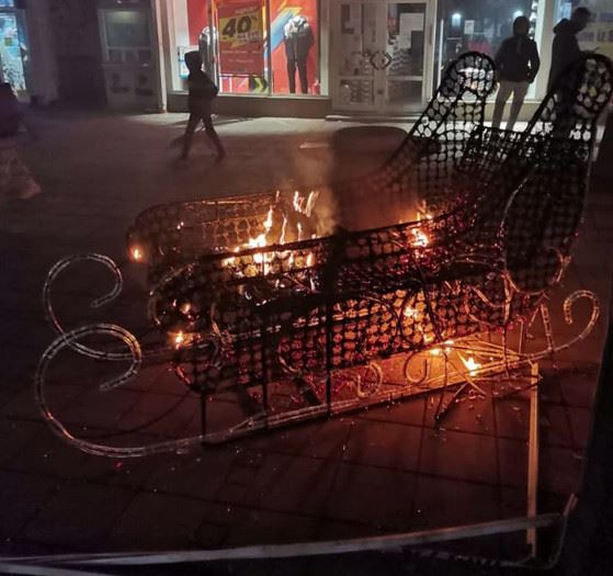 novogodisnja rasveta u prokuplju izgorela