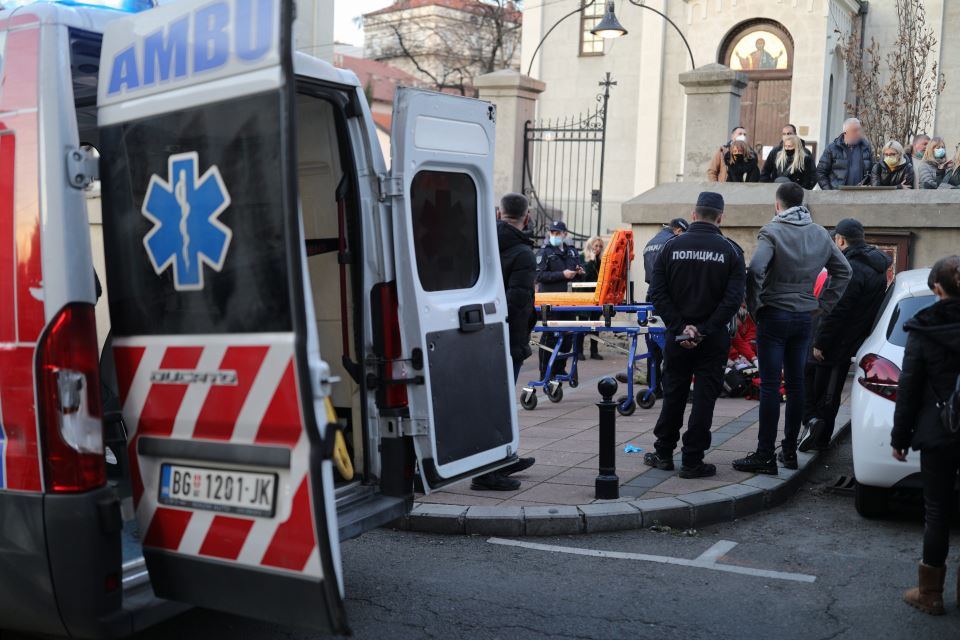 protest beograd reanimacija coveka na ulici