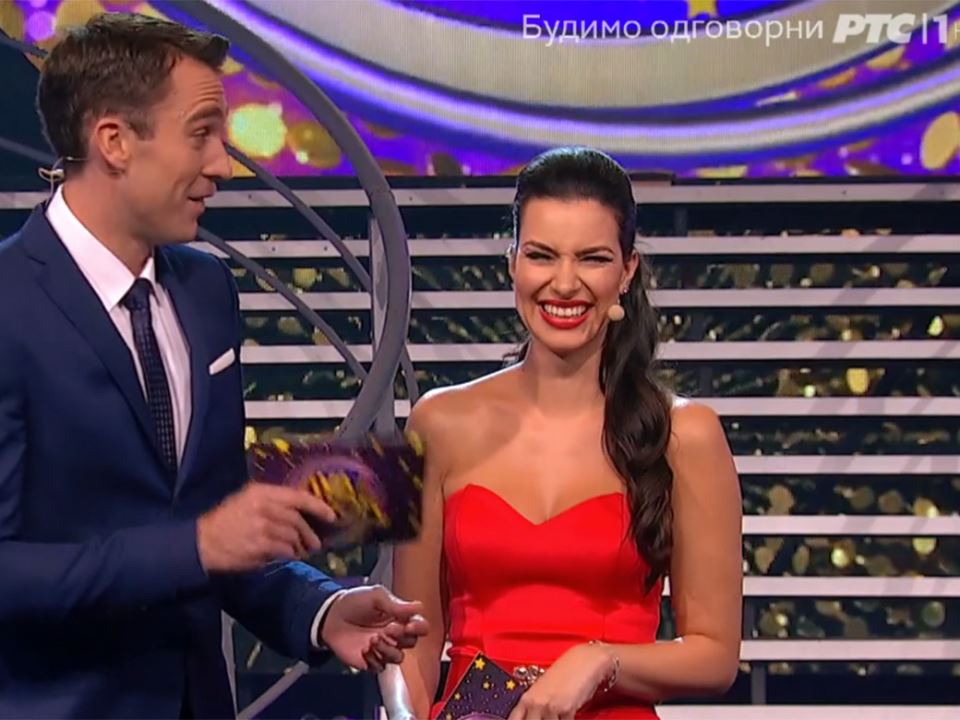 dragana kosjerina crvena haljina dekolte slic luda noc foto