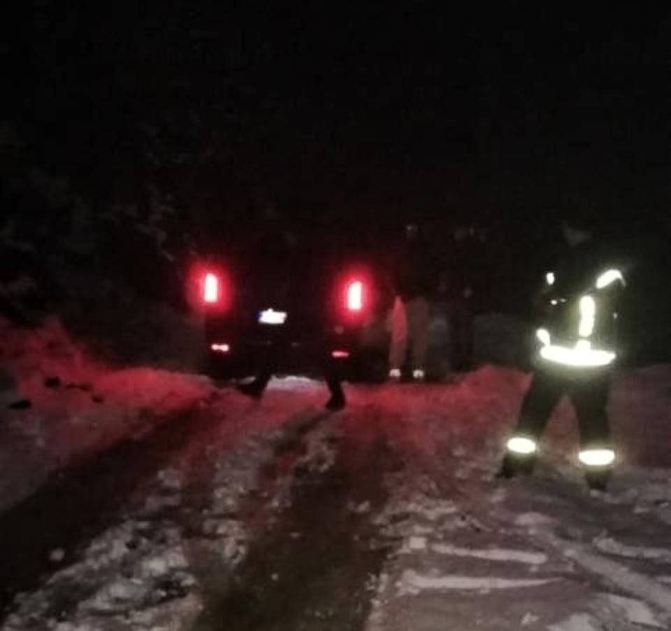 zlatibor akcija spasavanje rusi sneg zaglavljeni vatrogasci detalji foto 