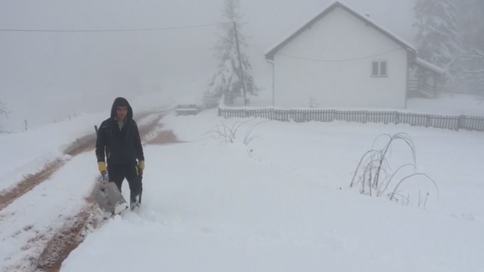 sneg na pesteru nema struje zavejana sela kod sjenice