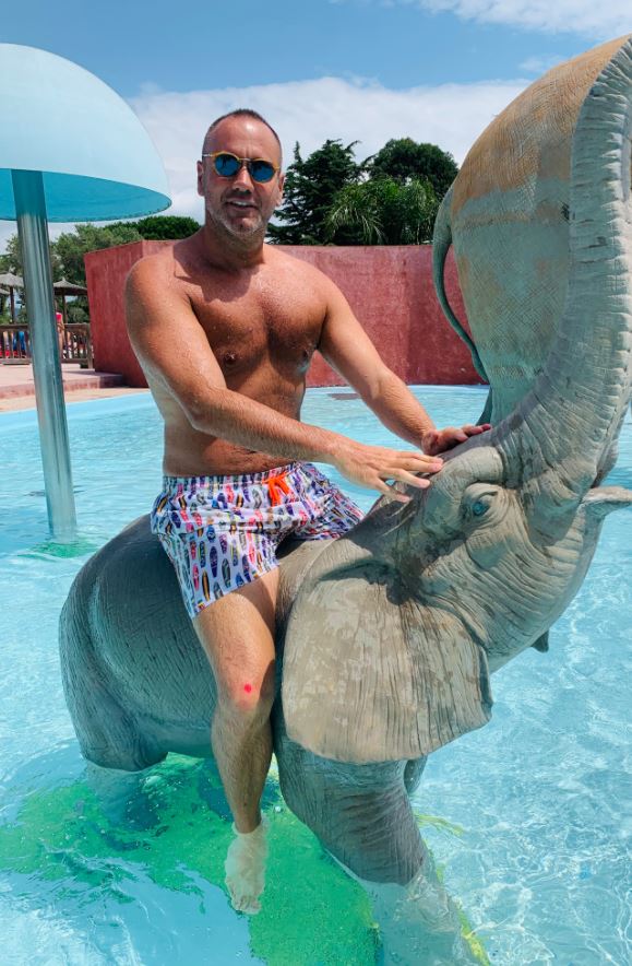 endi skot trazi zenu osobine facebook foto video